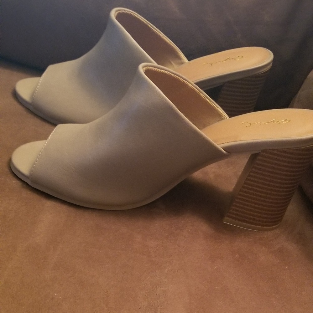 Heeled slides